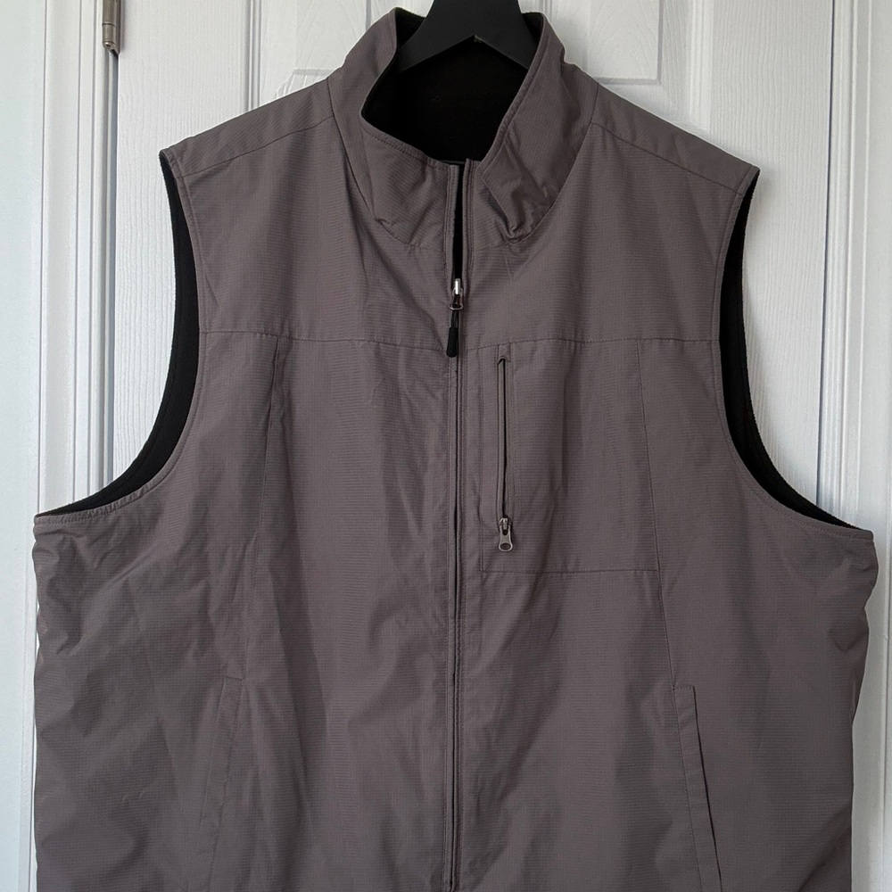 Izod Men's Golf Reversible Charcoal & Black Vest